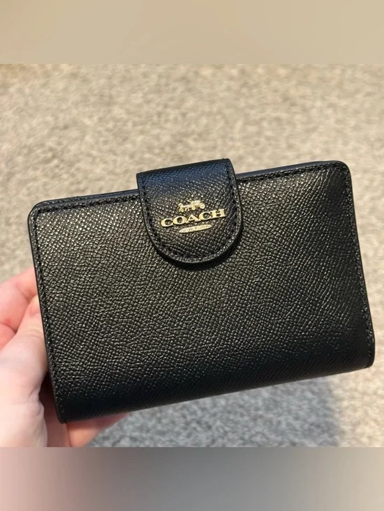 Coach Outlet Medium Corner Zip Wallet Black Leather - Picture 1 of 5